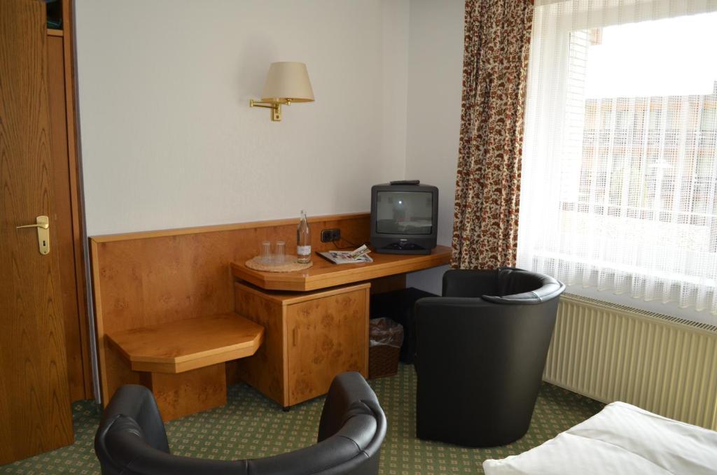 Hotel Zum Goldenen Hirsch 바트베벤슨 객실 사진